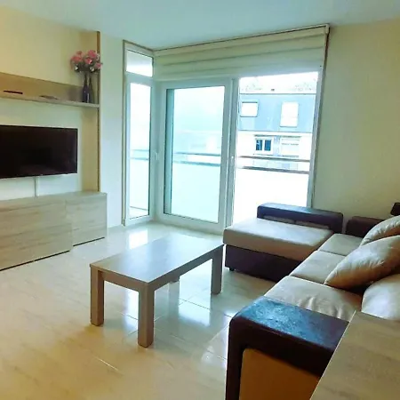 Ensan Ciprian Con Playa Piscina Y Parking San Cibrao