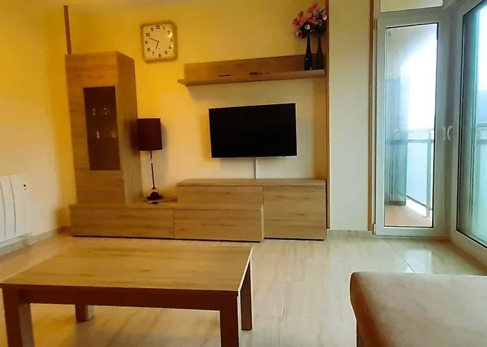 Ensan Ciprian Con Playa Piscina Y Parking